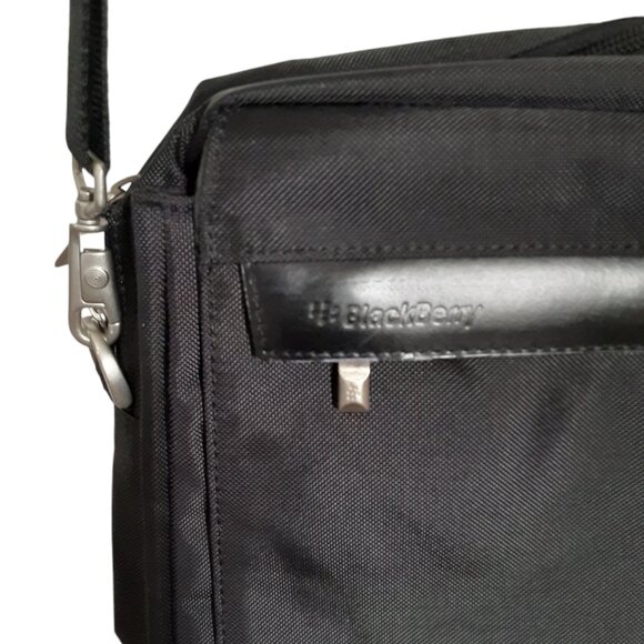 Vintage Blackberry Crossbody Tech Bag Black Unisex Travel School Work - Picture 3 of 10